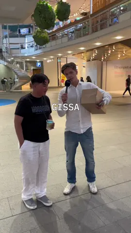 Följ Sicuro på tiktok för att ha chansen att få en mysterygift på stan! #sicurofashion #foryou #laidback 