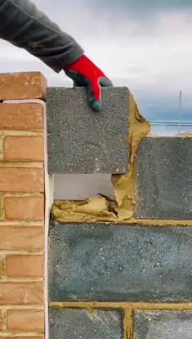 Who knew brick laying was this satisfying? 🤤🧱 (via: stephenpatterson8) #Satisfying #OddlySatisfying #Brick #BrickLaying #Cement #Wall #PerfectFit 