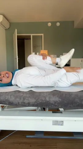 Rücken Quickie am Morgen 🌤️  mach DAS täglich  #rückenschmerzen #übung 