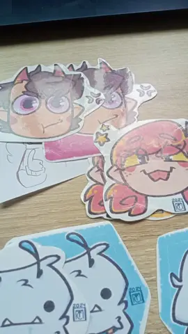 Si no puedes comprar stickers hazlas tu mismo! >:D ☆ ☆ ☆ Así es gente hice stickers de mis ocs porque mis bebés merecen que los traiga conmigo todo el día en mis cuadernos ùwú. ☆ ☆ ☆ #khorayminthe #tiktokdibujos #dibujocuaderno #art #drawing #arte #tiktokdibujo #ocs #dibujo #oc #orginalcharacter #dibujos #artetiktok #dibujopendejo #pendejada #dibujodigital #stickers 