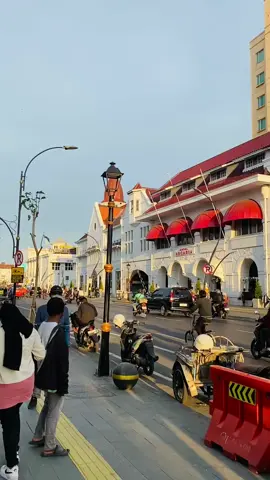 Vibes sore hari kota lama (jembatan merah) Surabaya 🤗 #surabaya #sunset #fyp #xybca #trending #kotalamasurabaya #jembatanmerah 