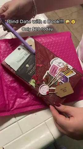 So cute and def want another 😘#blinddatewithabook #booklover #booklovers #horrorbooks #books #BookTok #booktoker #bookgirlies #romancebooks #tiktokmademebuyit #fyp. 