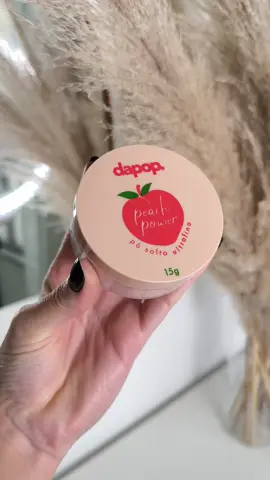 Testei o Peach Powder da @Dapop Cosméticos, o pó Pêssego ultrafino🍑! #pobaratinho #podapop #popeach #popessego #maquiagem #podapol #dapop #dicasdemaquiagem #dicademake 