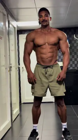 ي لكم جميعا 👌💪🏻🫰🏼 🫰🏼🫰🏼💪🏻 #bodybuilder #bodybuilding #Fitness #gymmotivation #GymTok #sport #sports #video #viral #viralreels #viralvideos 