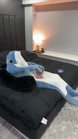 I’m so stupid for this 😂 #viralfinds #viral #foryoupage  #couplegoals #sharkblanket #trending #cozyshark #fy #giftideasforher 