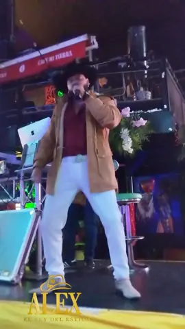 con el corazón  hasta la madre compadre 🥃  trabajando ando 🎶🎶🎵🎙️ Alex el rey del estilo 🇨🇴 #musicadebanda 