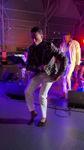 Como siempre compartiendo con excelentes cantantes, músicos, bailarines, instructores y maestros artistas todos representantes de la cultura cubana, esta vez en @una.bulla Cuban Salsa Extravaganza 2024 en Ottawa, Canada. @jorgeandindira en la casa ….!!! Y ya salsadance #dancer #danceclass #dancelife #bachatadancin #dancelove #dancing #bachatasensual #afrocuban #dancestudio #socialdance #latindance #latindancer #bestdance #dancevideo #coreography #danza #bailando #salsaon2 #salsacubana #salsamambo #salsacommunity #rumbacubana #salsacasino #bailarcasino 