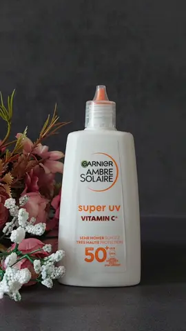 Anzeige/Werbung 🌞 Garnier Ambre Solaire Super UV Vitamin C  Das Super UV Sonnenschutzfluid Vitamin C LSF 50+ von Garnier Ambre Solaire kombiniert Sonnenschutz mit Hautpflege. Es enthält Vitamin C und wurde speziell formuliert, um dunkle Flecken zu minimieren und der Haut mehr Strahlkraft zu verleihen. Mit einem besonders hohen Lichtschutzfaktor von 50+ bietet es effektiven Schutz vor UVA- und UVB-Strahlung. Die leichte Formel zieht schnell ein und hinterlässt die Haut ebenmäßig und gepflegt. Das Fluid ist ideal für die tägliche Anwendung. ‎@L’Oréal Paris @Garnierdeutschland   @denise_lorealparisde #lorealistarclub #lorealistar #GarnierSkincare #superuv #ambresolaire #LorealistarGarnier #lorealparis #garnier #garnierdeutschland #unbezahlt #bloggerin #beauty #produkttestcommunity #produkt #Schönheit #woman #sommer #sun #sonne #produkttestblog #produktfotografie  #produkttestcommunity #produkttesterin #instagram #tiktok #youtube