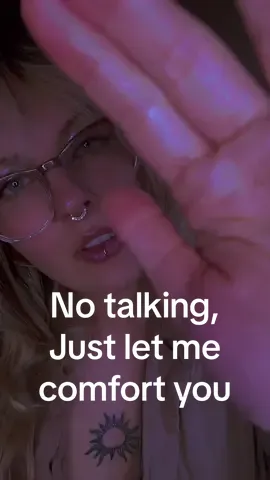 ASMR face rubbing in the rain. I find these videos so comforting 🩷 #asmr #lofiasmr #asmr_tingles #asmrrelax #visualasmr #rainasmr #asmrrain #notalkingasmr #asmrnotalking #comfortingasmr #fypage 