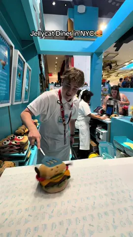 Jellycat diner in NYC🍔🍔 #jellycat #nyc #faoschwarz 