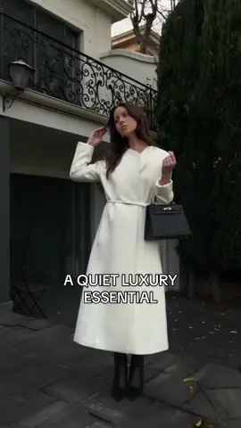 #quietluxury essential - The White Coat 🤍 #coat #winter #winterfashion #oldmoney #whiteoutfit #elegant #fashion #style #outfit #fyp 
