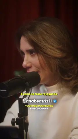 Ansiedade: mais do que uma emoção, é o reflexo de nossos medos diante do desconhecido e do incerto. É o temor do fracasso antes mesmo de tentarmos, a hesitação diante das possibilidades de sucesso ou fracasso. Lembre-se: o medo só cresce quando evitamos enfrentá-lo, confinando-nos entre muros invisíveis de limitações. 👣 Viver é enfrentar esses medos que, embora mudem com o tempo, nunca nos deixam completamente. E está tudo bem sentir insegurança; é humano. O segredo? Avançar apesar do medo. É assim que começamos a dominar nossas vidas, não deixando que o medo nos impeça de aprender com os erros e de crescer. 💬 Como você enfrenta seus medos? Já encontrou maneiras de transformar a ansiedade em um degrau para o crescimento pessoal? Compartilhe suas experiências nos comentários.