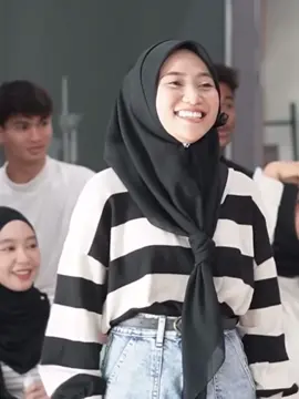 comel una pakai baju belang #outfitideas #outfitaiteam #bajubelang #strippy long sleeve t shirt 