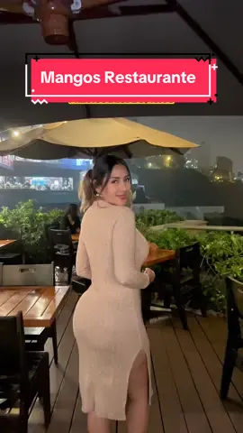 Este es uno de los restaurantes más hermosos con vista al mar 🤩 ✨Mangos Restaurante 📍Ubicación: Centro Comercial Larcomar - Miraflores  🍛 Tienen una carta variada con comida criolla y marina. 💸 Platos desde S/ 29.00 y cócteles desde S/18.00 No olvides guardar y compartir este video! 👀❤️ . . . #miraflores #larcomar #restauranteslima #recomendaciones #dondecomer #restaurantes #vistaalmar 
