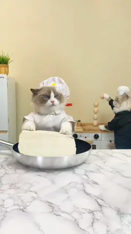 🌻 Puff’s in the kitchen whipping up a sunflower pancake! Watch the magic bloom! 🥞✨ #PancakeArt #ThatLittlePuff 