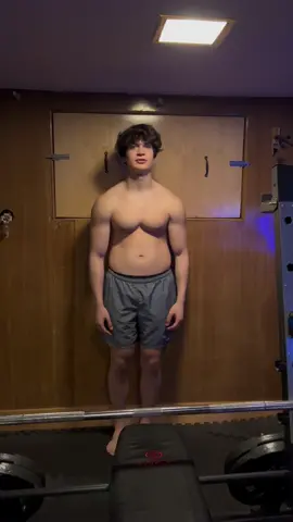 the saggy man boobs can be fixed with training chest every week and eating whole foods#Fitness #gym #GymTok #fitnessmotivation #weightloss #benchpress #fatloss 