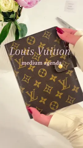 so in love with my grad gift 🥹🥳🤍 ….not a bug making a cameo lol #louisvuittonagenda #louisvuitton #agenda #planning #tiffanysbookmark #lvmediumagenda 