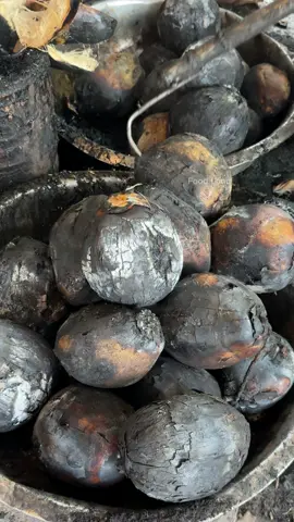 Amazing! Using bare hands to peel a hot coconut. - Thai fruit 🔥