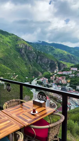 من تصويري صباح اليوم الثلاثاء 2 يوليو 2024 من اعلى قمة في ميتشكا التركيه و بالتحديد من مطعم  LA DUR في الشمال التركي و اجمل افطار مع اجمل اطلاله 😍 #تركيا #سياحة #طربزون #اكسبلور #اكسبلورر #الانتشار_السريع #صباح_الخير #اكسبلورexplore #اوزنجول 