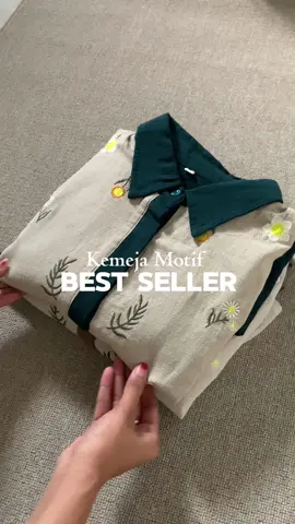 Motif best sellernya lagi ready😍✨✨🤎🤍 #kemeja #bestseller 