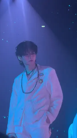 Fancam yoshi tanpa watermak😭😭🫵🏻   ini yoshi bener2 gabisa di definisikan , indah banget 🥹🥹 setuju ga para cegil ochi?  Fancam member lain tanpa watermark udh aku posting di vt aku ya boleh diliat dan diposting lg sma kalian🤗#rebootkonserjakarta #treasure #konsertreasurejakarta #reboot #yoshitreasure #yoshitrejo #fancamyoshi 