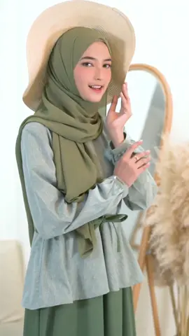 Perpaduan yang pas dan nyaman banget buat kamu ajak ngafe bareng bestie~  Tali di bagian depannya menambah kesan manis 🥰  Lucuuu, kann??  Ajak bestie kamu biar samaan juga, order di keranjang kuning yaaa . . #yasmeera #saidadress #saidadressbyyasmeera #gamisunik #gamissyari #gamistwotone #katundobbyraphea #katundobby #katuntoyobo #katun #gamisharian #gamiskekinian 