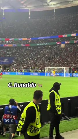 Bernardo Silva schießt portugal ins viertelfinale ! Was denkt ihr wie weit kommt portugal in der em ? #fy #fyp #football #frankfurt #new #ronaldo #brunofernades #bernardosilva #portugal🇵🇹 #eintrachtfrankfurt 