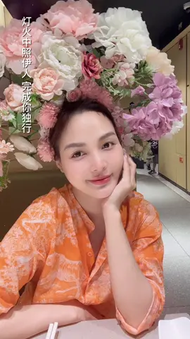 Chắc đu trend muộn nhất #tiktok. Kiếp này cài hoa lên tóc kiếp sau mỹ mạo như hoa😂. Mà hoa này lạ lắm nặng sương sương mấy kí😆