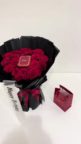 بوكيه ورد احمر & سلسال كارتير & شريط ميلاد 💐❤️💫😍..  للطلب زر التواصل مباشرة موجود بالبايو 🤍 فاجئ من تحب بهدية 🚚🎁💐 نؤمن بأن الهدايا عبارة عن مشاعر مغلفة 🎁 متجر هدايا الطائف 🎁 #هدية_ميلاد #تغليف_هدايا_الطايف #كيكة_الهبة #بوكيهات  #تنسيق_ورد  #دعم #اكسبلور #الطائف #هدايا_الطائف #توصيل #توصيل_ورد  #هدايا_حب #هدايا_فخمة #هدايا_رجاليه  #هدايا_عيد_ميلاد  #لنش_بوكس #لنش_بوكس_الطائف #ورد_الطايف #جامعة_الطايف #explore #gifts #تنسيقات  #الطايف #الحويه #افكار_هدايا #تغليف_هدايا #تنسيق_هدايا #هدايا #مندوب #الطائف #ورود 