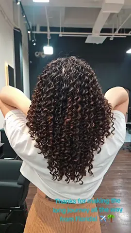 She made it all the way from 🌴Florida🌴 to ☀️Pasadena, CA☀️! #CaliforniaDreamin' #permmaster #twistspirlperm #spiralperm #韩国美发师 #lamagiehairsalon #hairbyclairechang #pasadenahairstylist #koreansalon #perm 