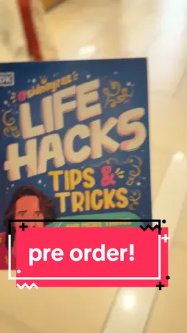 gave my new book to some friends @VidCon  @ASTRO ALEXANDRA 🪐 @Adam Rose @Mercury Stardust @mndiaye_97 @Sheena Melwani @lindsay nikole 