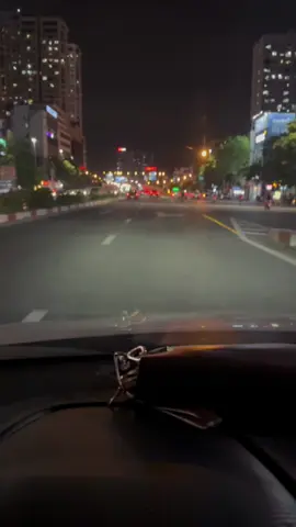 Đêm nay khi em đi rồi . Đường khuya riêng một mình tôi ..!