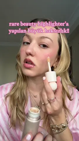 rare beauty'nin en sevdigim ürünlerinden biri olabilir hatta.. bence cam gibi parlatiyo benden 10/10 alir bu urun..🤍reklam yok, bizim kizin marka zaten✍🏻✍🏻 #fyp #rarebeauty #rarebeautyhighlighter 