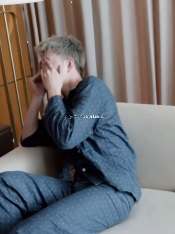 Trải nghiệm vừa mở mắt dậy thấy 4 máy quay trước mắt... #DuongDomic #ATSH #AnhTraiSayHi #xuhuong #fypシ #CapCut