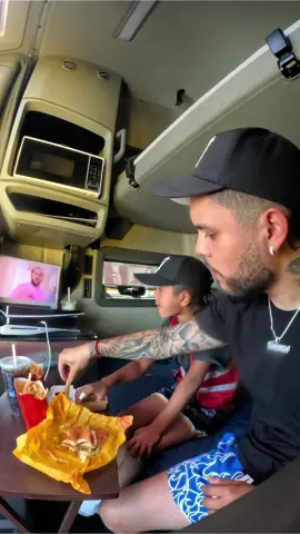 waiting isnt so bad when you have your little buddy 👏