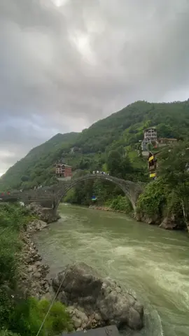 #karadenizz #karadenizşarkıları #karadenizmüzikleri #karadeniz #karadenizyaylaları #karadenizyaylalar #yüksekdağlaradoğru #fırtınaderesi #rize #dereakaraşağa #şelale 