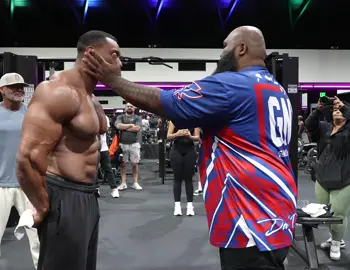 420lb/190kg SUPER heavy weight champion gives me his hardest slap! Should I join @powerslap? @da_crazy_hawaiian @white.rabbit.energy  @teampersonalrecord @onegengym