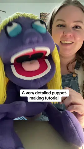 My little frog guy gets a lot of love  @jana , so here’s an updated tutorial (mostly) following the pattern instructions. The pattern is in my profile, so I hope you also make yourself a little puppet friend #puppet #puppetsoftiktok #puppetmaking #tutorial #fyp #puppetry 