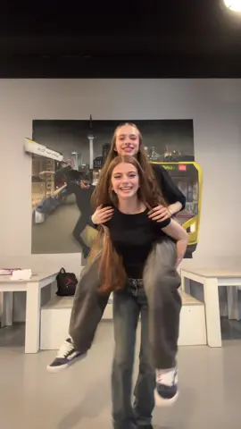 twin duo  @𝐙𝐀𝐇𝐈𝐃𝐄 😋