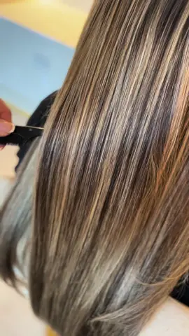 FITTING BEAUTYWORKS CELEB CHOICE IN BRONDMBRE - THE HEALTHY WAY  #beautyworks #beautyworksbrondmbre #beautyworksprofessional #beautyworkshairextensions #shinyhair #hairtransformation #hairbeforeandafter #extensionsbeforeandafter #healthyhairextensions #healthyhair @Beauty Works 