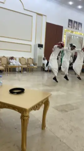 شباب سعوديين متعلمين الدبكة احسن مني ومنك  خلي عينك لي على الاول 👏🏻