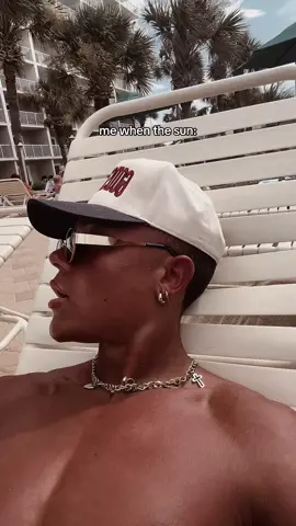 like please i beg. #tanning #Summer #burn #tanning #tan #foryou #foryoupage 