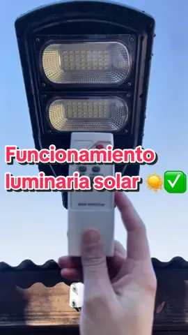 Te mostramos como funciona la luminaria solar ☀️  Disponibles en 100W y 50W  Realizamos envios a todo el país 🇨🇱 #electricidad #iluminacion #led #luminaria #solares 