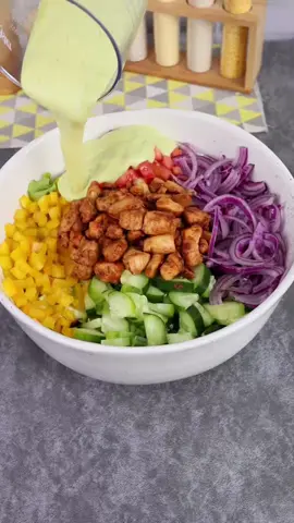 Salada de frango com molho de abacate.... #salada #receitadelegumes #saladadeliciosa 