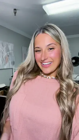 the best in the industry @usertorishelay78 ily 👏🏼 wearing @Donna Bella Hair 22 in hybrid weft  balayage # 6-12/600 🎀 #hairtransformation #extensions 