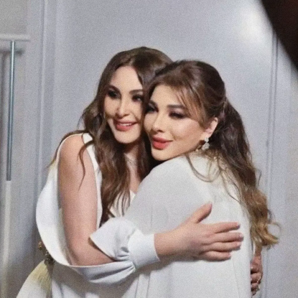 محبي ألوس وصولا أثبتوا وجودكم في الكومنت 🩷🩷🩷!! #اليسا #ملكة_الاحساس #أصالة #أيقونة_الشرق #ملكة_الرومانسية #انا_سكتين #elissa #elissakh #fyp #music #explore #foryou #assala #songs 