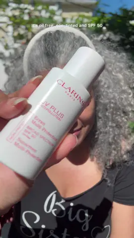 Outside with @clarinsaus UV Plus.  #summervibes #faceroutine #skincare 