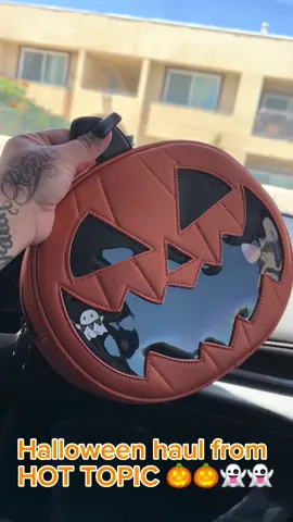 Halloween haul from Hot topic.. halloween makes me so happy 🎃🎃🎃🧡🧡🧡🖤🖤🖤 #hottopic #halloween #halloween2024 #summerween #mickeymouse #pumkin #mickeyhalloween #halloweenhunting #shopping #shoppinghaul #fy #fypage #fypシ゚viral @Hot Topic 