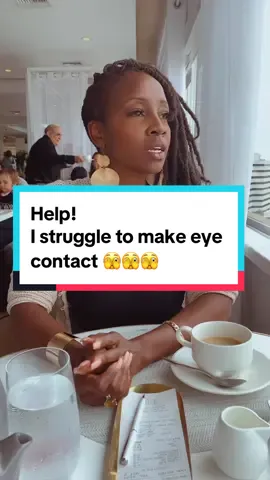 Struggling to make eye contact ? Have #eyecontact #anxiety ? Here’s one stratgey to help you show up more confidently and make eye contact more often. #bodylanguagetips #socialanxiety #confidence #confidenceiskey #bodylanguage always matters. Check out my confidence bootacmp for more body language tips 🔗 in bio