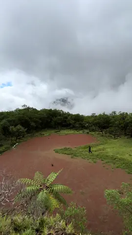Mencintai Dalam memang menyakitkan  #danaulove #lembahlohe #campingground #healing #funcamp #hikecamp #gowa #pendakisulawesi #sulawesiselatan #rentalalatoutdoor #toraja #kesu24outdoor #